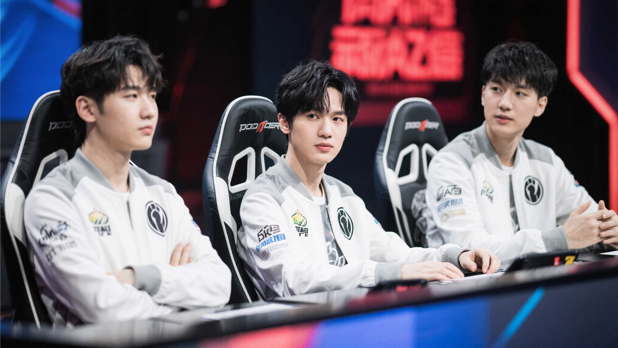 巴萨潜在离队球员名单曝光:特狮、法蒂领衔 通过剖析以上几位明星选手当前状况及关联动态,不难理